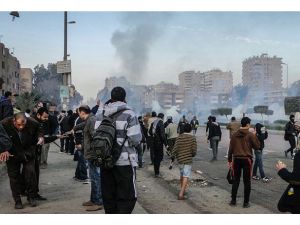 Mursi'nin yargılanması protesto ediliyor