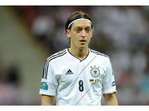 Mesut Özil'e büyük onur