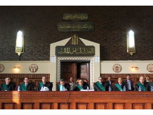 Msır'da "devrimin aktörlerinin" yargılandığı dava ertelendi