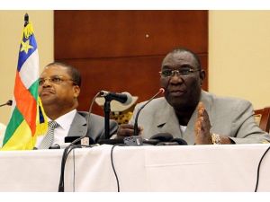 Orta Afrika'da iki lider istifa ediyor