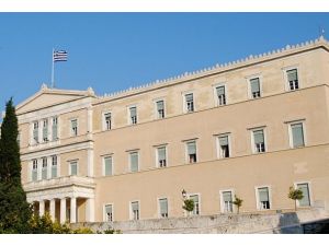 Yunanistan'da iki milletvekili daha tutuklandı