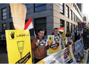 Berlin'deki Mısırlılardan protesto gösterisi