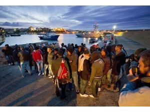 Çatışmalardan kaçanları taşıyan tekne battı: 200 ölü