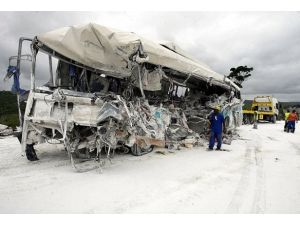 Pakistan'da öğrenci servisi kaza yaptı: 22 ölü, 15 yaralı