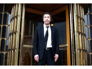 Yeni yüzüyle Meclis'i ziyaret etti