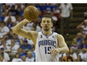 Hido 1 yılın ardından parkede