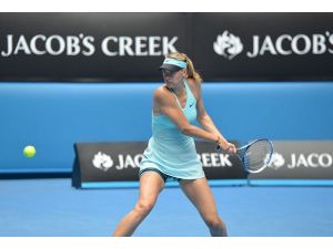 Sharapova Avustralya Açık'ta elendi