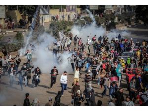 Mısır'da öğrenciler Rabia Meydanı'na girdi