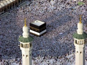 Umre ziyaretçileri 1.7 milyona ulaştı