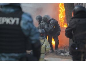 Ukrayna'daki sokak çatışmasında bir kişi öldü