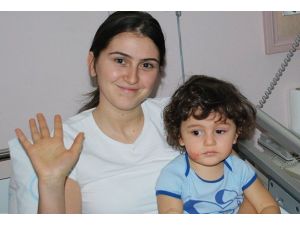 Minik Aras ile annesi taburcu edildi