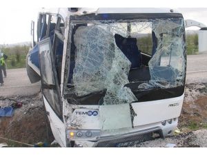 İşçi servisleri çarpıştı: 25 yaralı