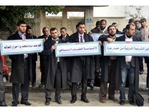 Hukukçulardan abluka protestosu