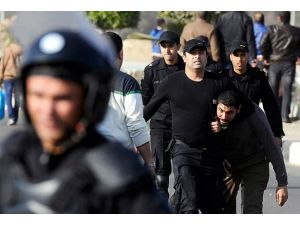 Darbe karşıtı gösterilerde 237 gözaltı