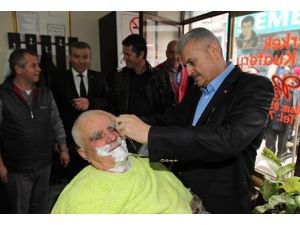 Yıldırım vatandaşı tıraş etti