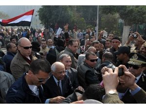 Mısır'da meydanlar hareketlendi