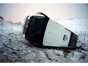 Sivas'ta yolcu otobüsü devrildi: 8 ölü