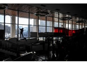 Ukrayna'da Adalet Bakanlığı binası işgal edildi