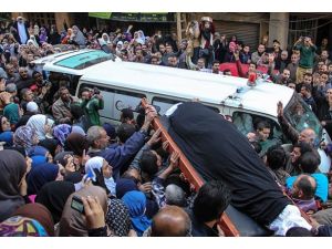 Kahire ve Giza'da ölen gösterici sayısı 62'yi buldu