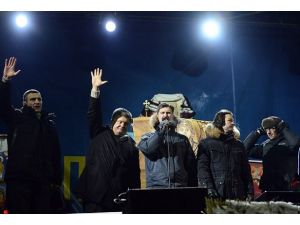 Ukrayna'da muhalefet liderleriyle anlaşma