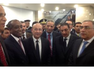 Serbest bırakılan Mısır büyükelçilik çalışanları Kahire'de