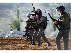 İsrail 16 Filistinliyi gözaltına aldı