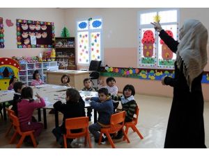 Savaşın mağdurları kamplarda hayata tutunuyor