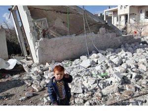 Cenevre'de barışı görüşüyor Suriye'de katlediyor