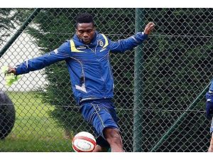 Fenerbahçe, Yobo'yu Norwich City kulübüne kiraladı