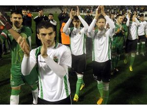 Sahaya çıktılar ama oynamadılar