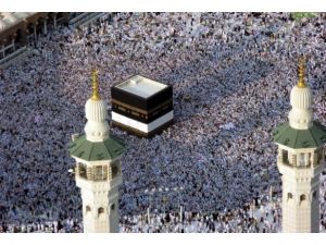 Türk umre kafilesi Medine Havalimanı'nda mahsur kaldı