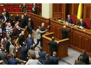 Ukrayna'da muhalefet af yasasına tepki gösterdi