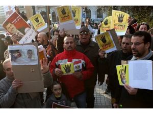 Atina'da darbe karşıtı gösteri