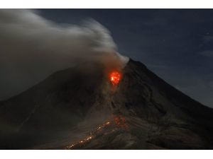 Endonezya'da yanardağ dehşeti
