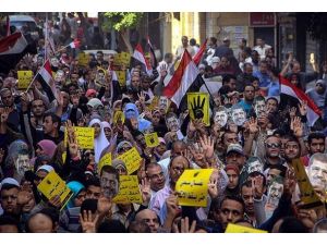 Mısır'da darbe karşıtlarına hapis cezası