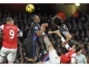 Arsenal koltuğunu geri aldı