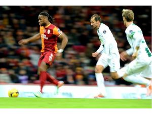 Aslan yarıştan kopmadı