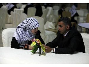 Gazze'de 50 çift evlendi