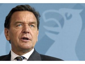 Schröder'in de dinlendiği iddia edildi