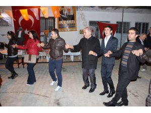 Harmandar Köylülerle Halay Çekti