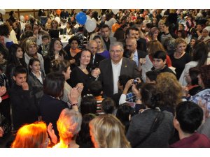 Tugay'a kadınlardan sevgi seli