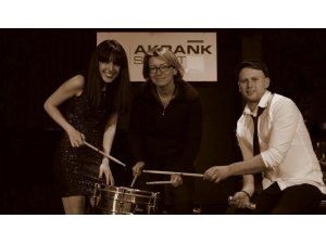 Akbank Sanat Sahnesinde Bir Dünya Yıldızı