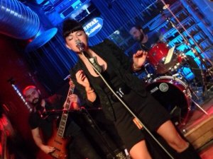 Özge Fışkın Hayal Kahvesi’ni Coşturdu