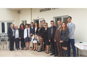 Anneler Günü dolayısıyla Huzur Evi'ni ziyaret ettiler