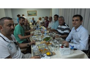 İftar yemeği dağıtımı başladı