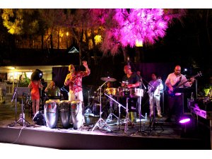 AYHAN SİCİMOĞLU VE LATİN ALL STARS İLE LATİN RÜZGARI ESTİRİYOR