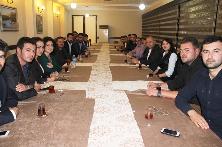 Ak Parti Muğla Milletvekili Prof. Dr. Yüksel Özden ve Ali Boğa Ak Parti Muğla Menteşe Gençlik kolları ile çay sohbetinde bir araya geldiler.