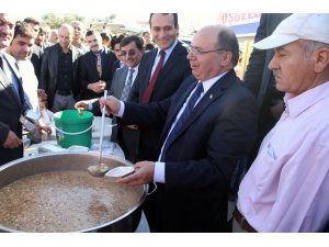 MUĞLA VALİSİ AMİR ÇİÇEK AŞURE DAĞITIM ETKİNLİĞİNE KATILDI