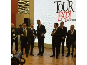 GÜVENÇ'E “EN İYİ HAVALİMANI VE DESTİNASYON PAZARLAMA ÖDÜLÜ”