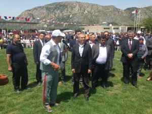 MHP Adayı Peyami Cinaz'a büyük ilgi...